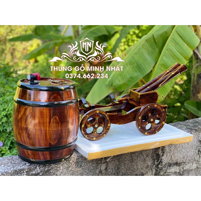 Xe pháo kéo bom trống gỗ