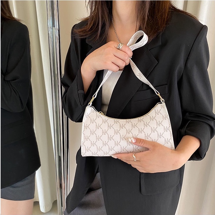 Túi xách đeo vai nhỏ thiết kế cổ điển thịnh hành