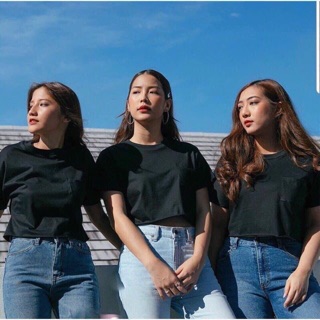 Áo crotop cổ tròn năng độnng thoải mãi đang được chị em săn lùng