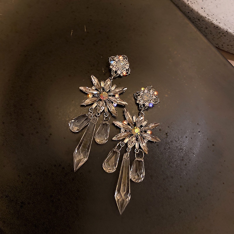 Đôi Khuyên Tai Hình Hoa Đính Đá Thời Trang Cho Nữ