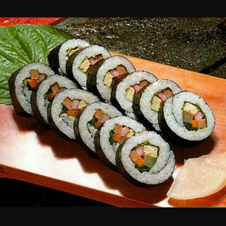 Sushinori/ kimbap (lá rong biển cuốn cơm)