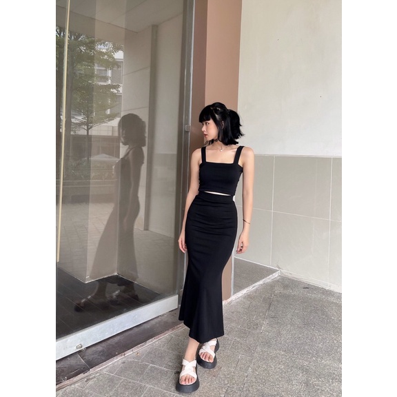 Áo crop - Chân váy đuôi cá