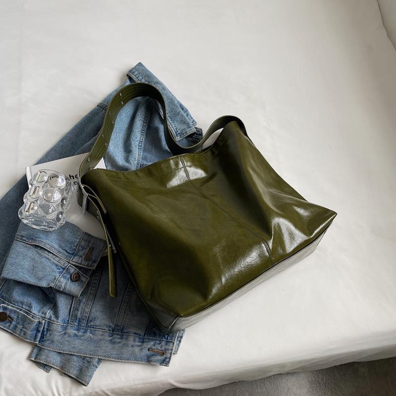 Túi đeo vai IELGY dễ phối đồ thời trang dành cho nữ