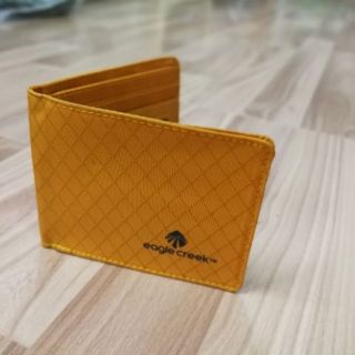 Ví Eagle Creek chống hack thẻ từ RFID