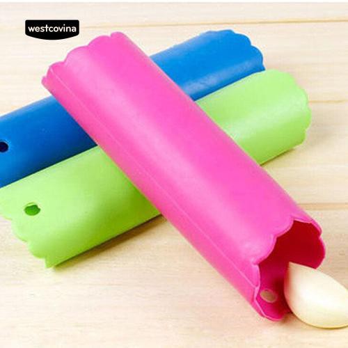 Dụng Cụ Lột Vỏ Tỏi Tiện Lợi Bằng Silicon