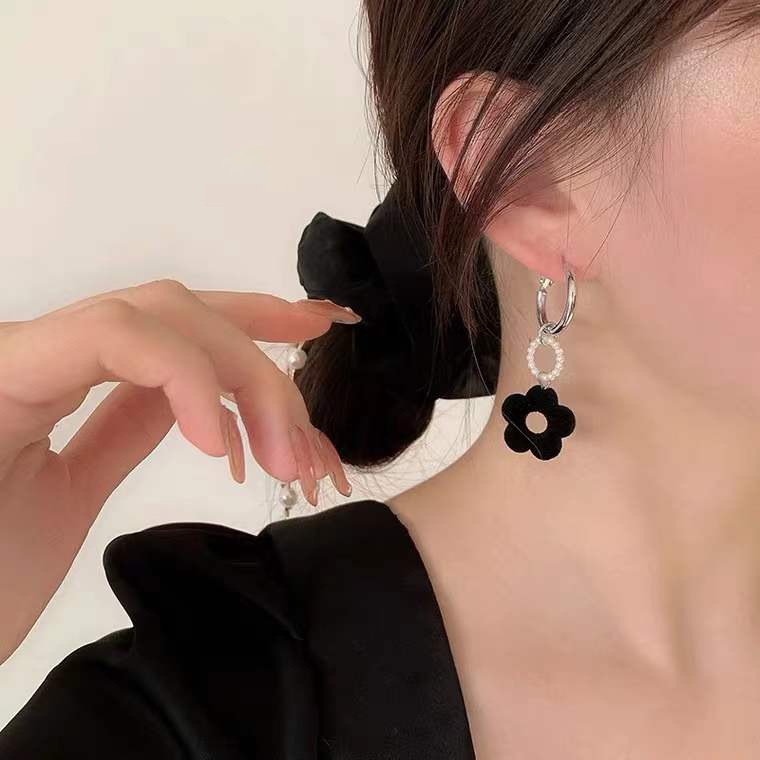 Khuyên Tai Hình Gấu Đen Phong Cách Hàn Quốc Thời Trang