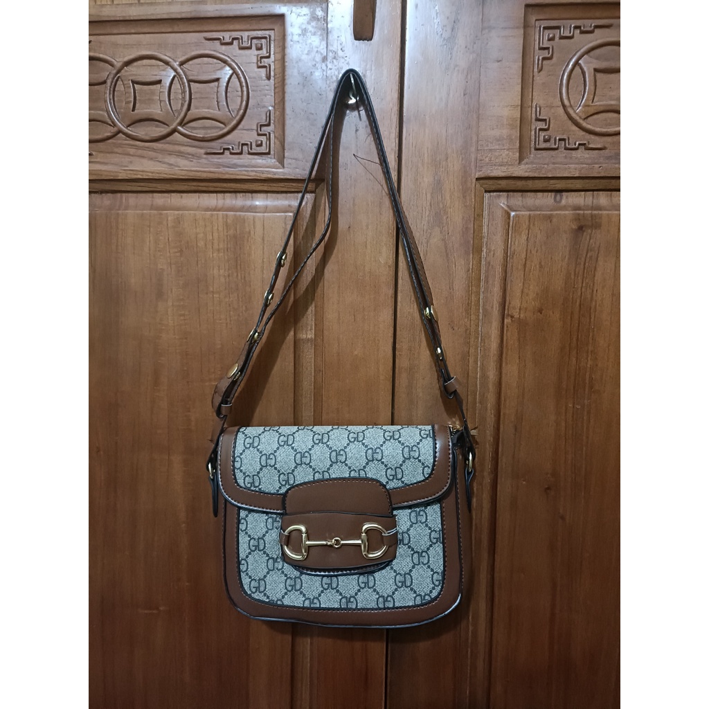 Túi Hà Hồ Linh Store Túi Xách Nữ Hà Hồ Đeo Chéo Viền Nâu Sang Chảnh