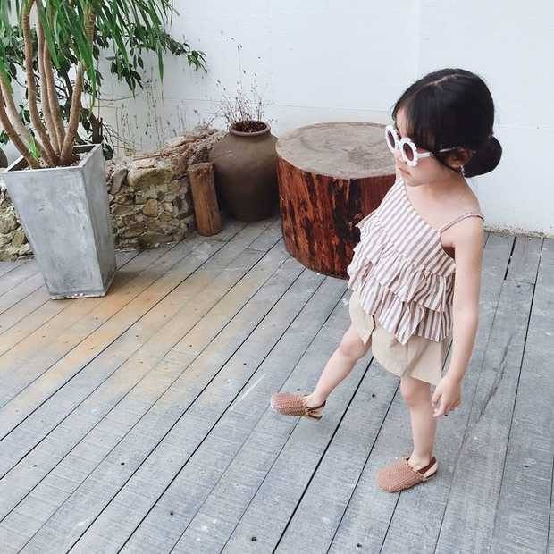 Bộ đồ bé gái áo 2 dây với quần giả váy