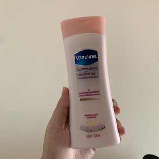 Sữa dưỡng thể trắng da Vaseline 200ml Thái