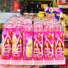 Kẹo mút son môi màu hồng barbie girl cho bé thích mê vừa ăn vừa chơi còn gì thích hơn