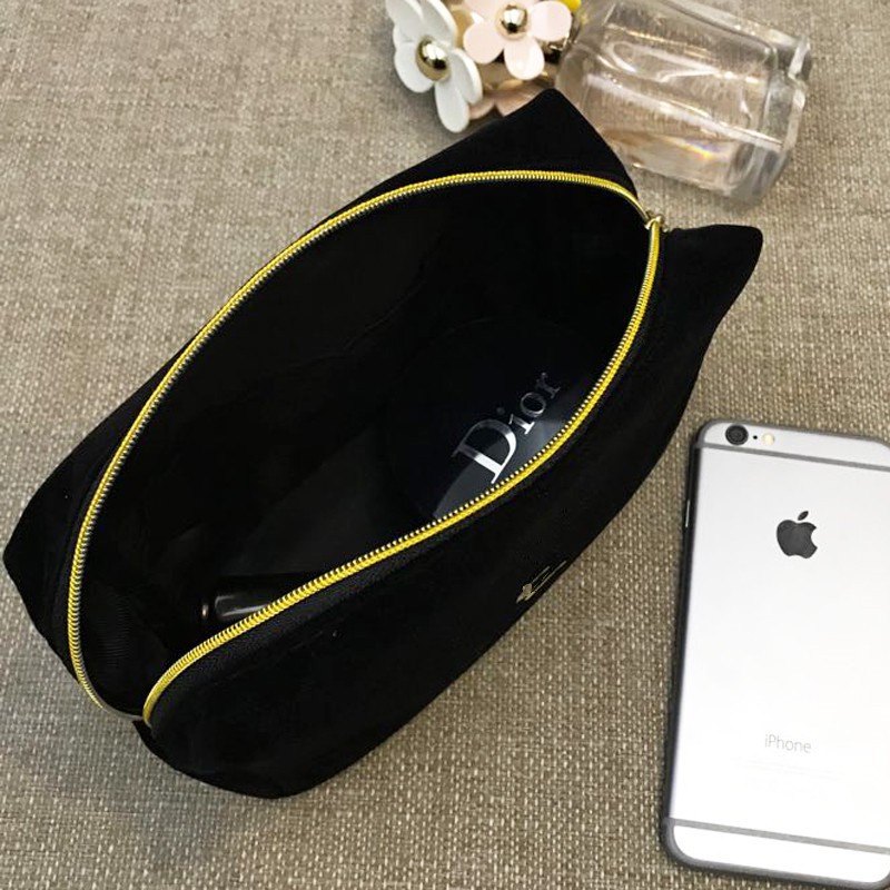 Túi Đựng Mỹ Phẩm Hình Tam Giác Bằng Nhung Đen Sang Trọng