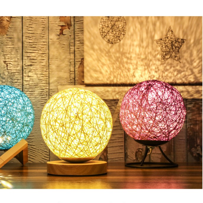 Đèn mặt trăng hình cầu mây cỡ vừa độc đáo, có đế kim loại chắc chắn, trang trí phòng - quà tặng ý nghĩa