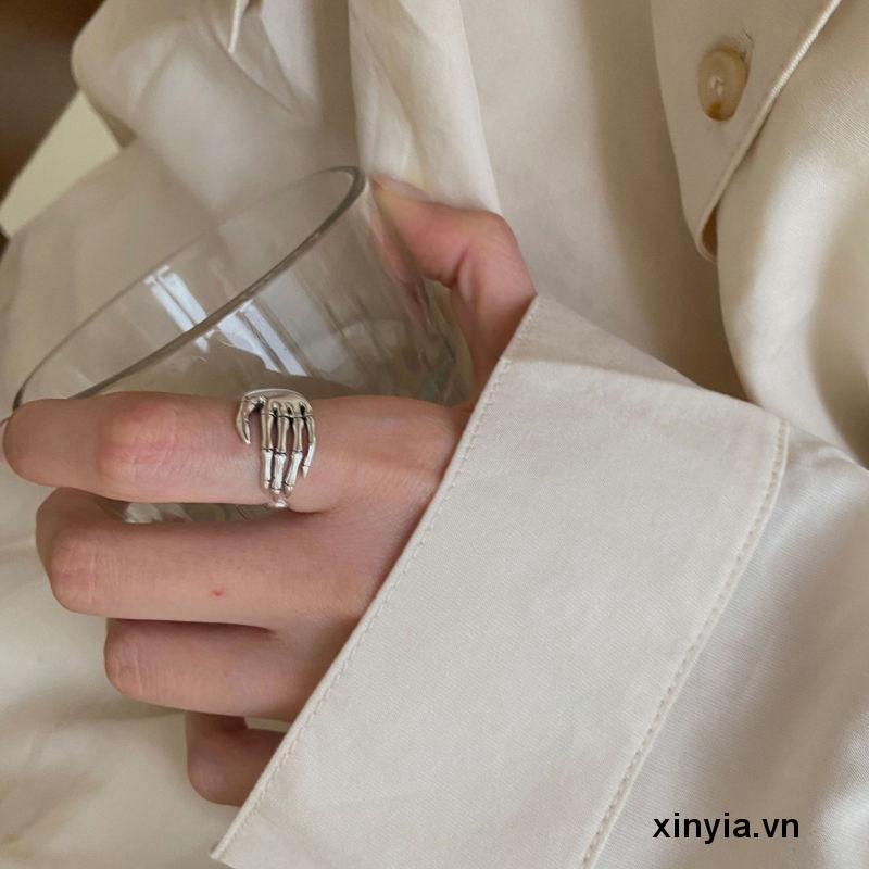 Nhẫn hợp kim hình xương bàn tay độc đáo sành điệu