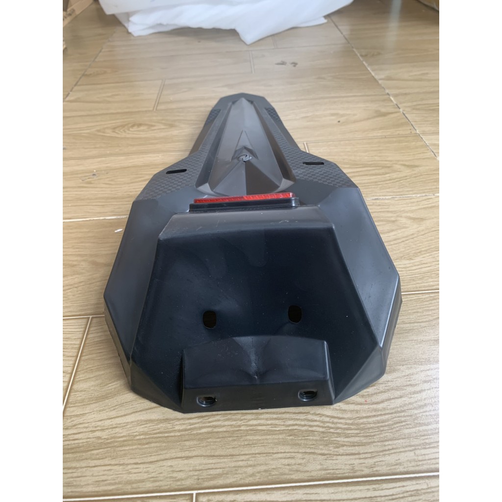 Dè sau xe winner x kiểu sonic có lỗ gắn xi nhan zin
