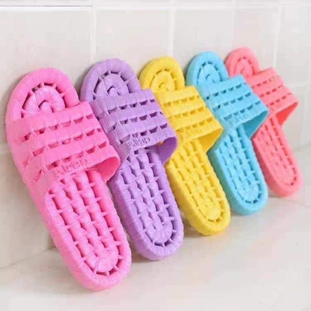 DÉP SỐP LỔ ĐI NHÀ VỆ SINH