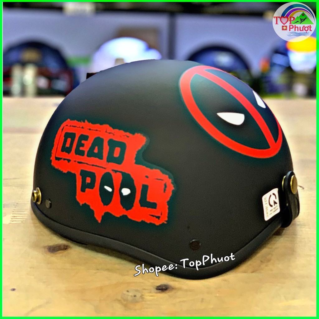 Mũ bảo hiểm 1/2 đầu có kính cute Deadpool chữ đỏ - Nón bảo hiểm đi xe máy an toàn, đạt chuẩn kiểm định chất lượng