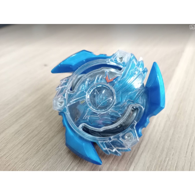 Con quay Beyblade Burst B-34 đã qua sử dụng dành cho trẻ nhỏ