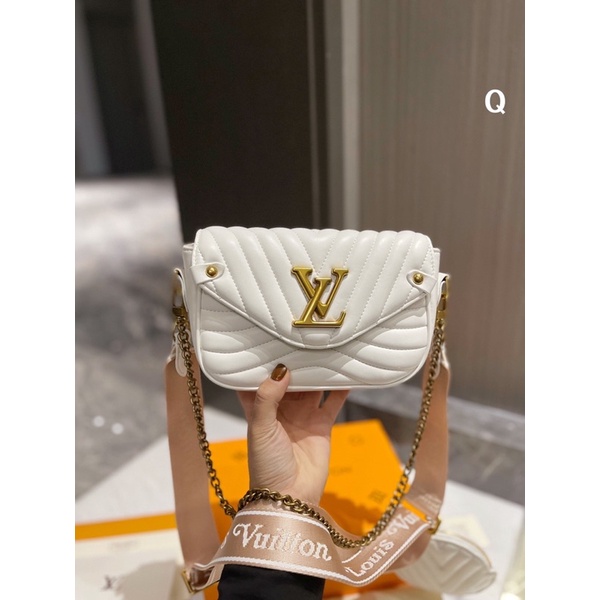 Túi đeo chéo nữ thương hiệu Louis Vuitton LV New Wave da thật cao cấp
