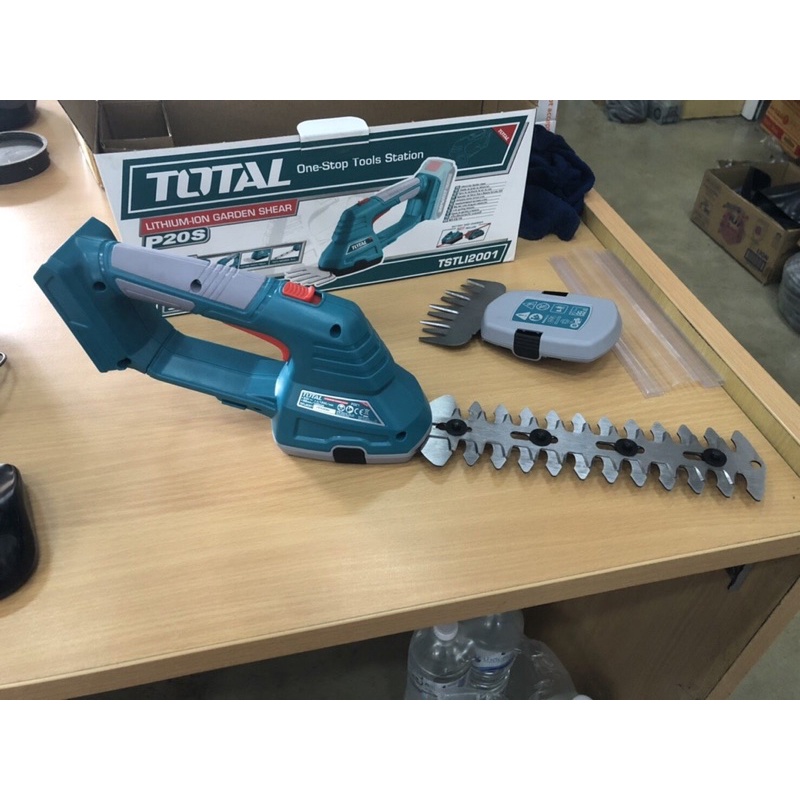 TOTAL Máy cắt hàng rào dùng pin Lithium-Ion 20V TSTLI2001