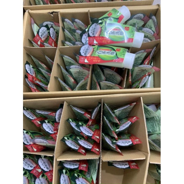 Sữa rửa mặt trà xanh Rohto Shirochasou Nhật Bản 120g