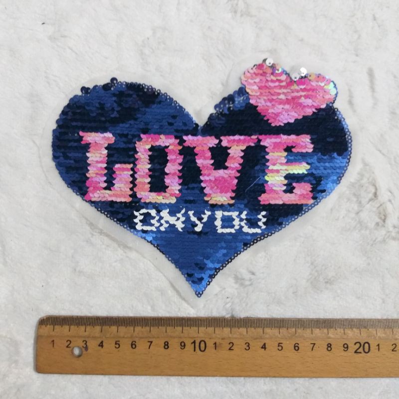 Hình may trang trí.