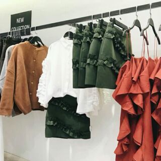 Chân váy ruffle của Libe màu rêu newtag