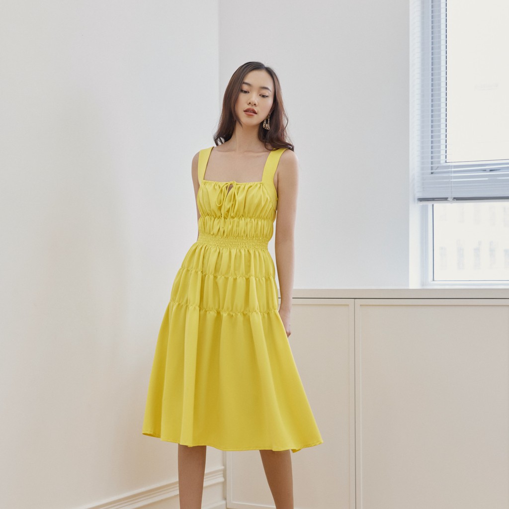 [Mã WABRWA15 giảm 15% đơn 300K] Đầm Hai Dây Nhún Eo Màu Vàng EDINI - D1401 | BigBuy360 - bigbuy360.vn