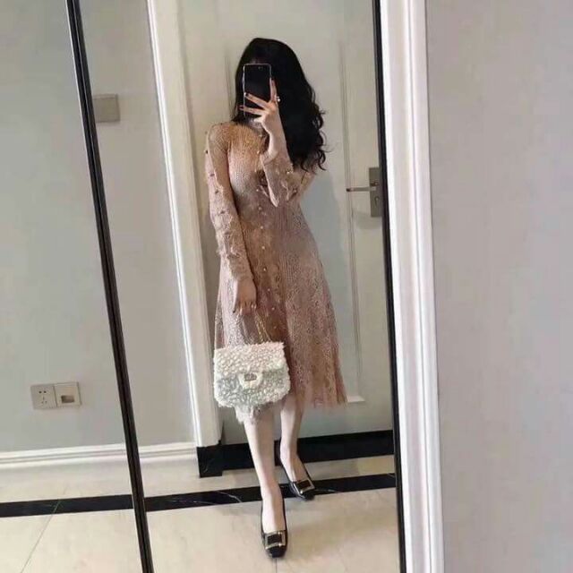 Váy ren đẹp xuất sắc luôn ạ