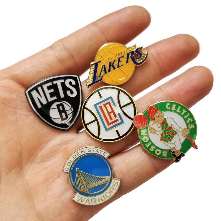 Huy Hiệu Kim Loại Hình NBA Lakers Warriors Heat Nets Spurs Celtics Bucks Clippers