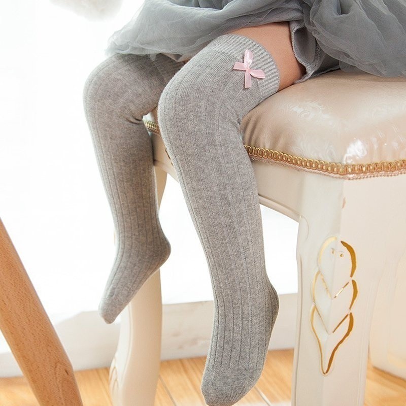 Tất chân dài đính nơ xinh xắn cho bé gái