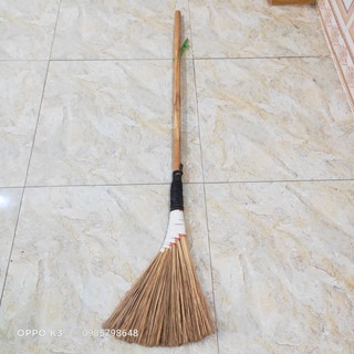 Chổi rễ quét sân vườn cán gỗ dài 140cm