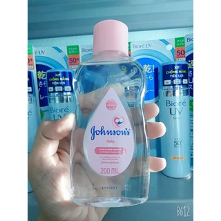Dầu masage và dưỡng ẩm Johnson’s Baby Oil 200ml