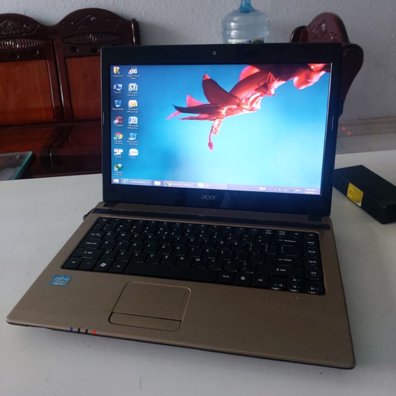 Laptop cũ giá rẻ văn phòng thanh lý đầy đủ phụ kiện đang sử dụng bình thường