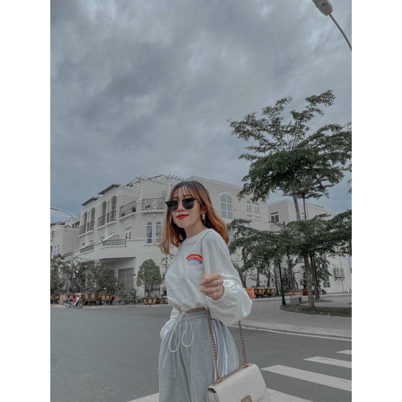 SET THỂ THAO ÁO HODDIE CROPTOP TRẮNG THÊU CẦU VỒNG QUẦN XÁM KÈM ẢNH THẬT