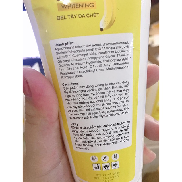 Tuýp Gel Tẩy Da Chết Banana Cream Whitening 250g