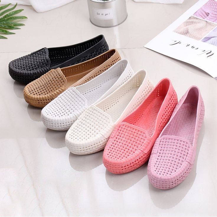 Giầy búp bê nhựa lỗ form to hơn 1 size dép thể thao nữ đế cao su đi làm đi chơi trong nhà êm chân 3L05