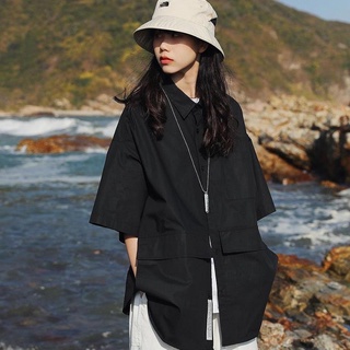 Áo sơ mi nam nữ cộc tay màu trắng và đen Basic, áo sơ mi unisex form rộng dễ phối đồ