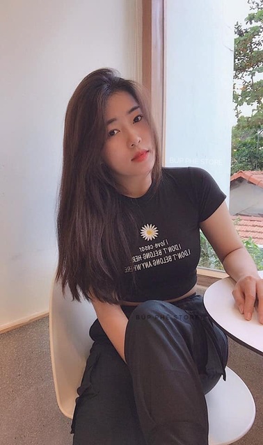 Áo croptop thêu hoa cotton mịn