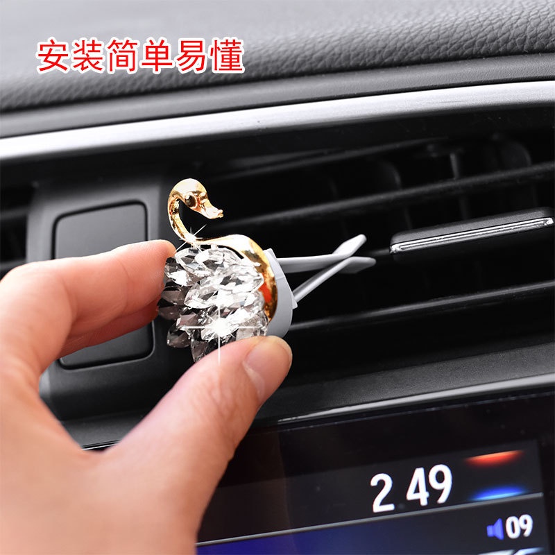 Thiên Nga Đính Ngọc Trai Pha Lê Khuếch Tán Nước Hoa Gắn Máy Điều Hòa Xe Hơi