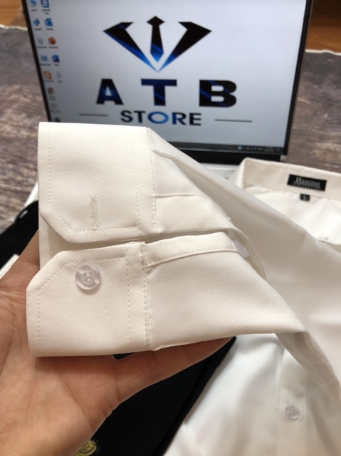 Sơ Mi Trắng Phối Họa Tiết Thêu Nhện Vàng cao cấp Vải Lụa Chống Nhăn Không Xù | BigBuy360 - bigbuy360.vn