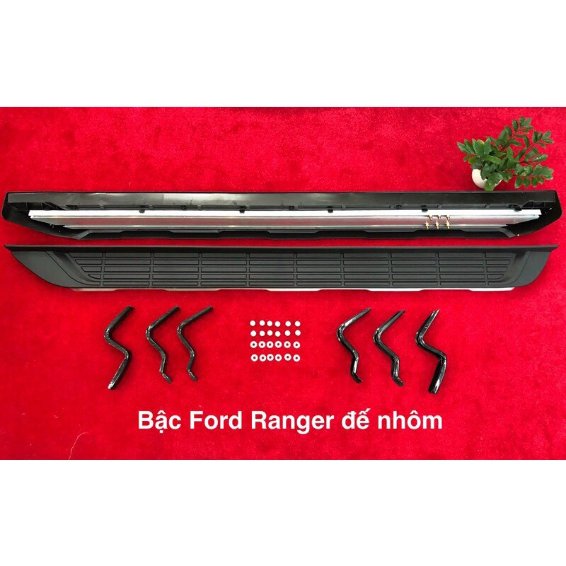 Bậc bệ dẫm đỡ bước chân lên xuống cao cấp dành cho xe Ranger 2014-2021