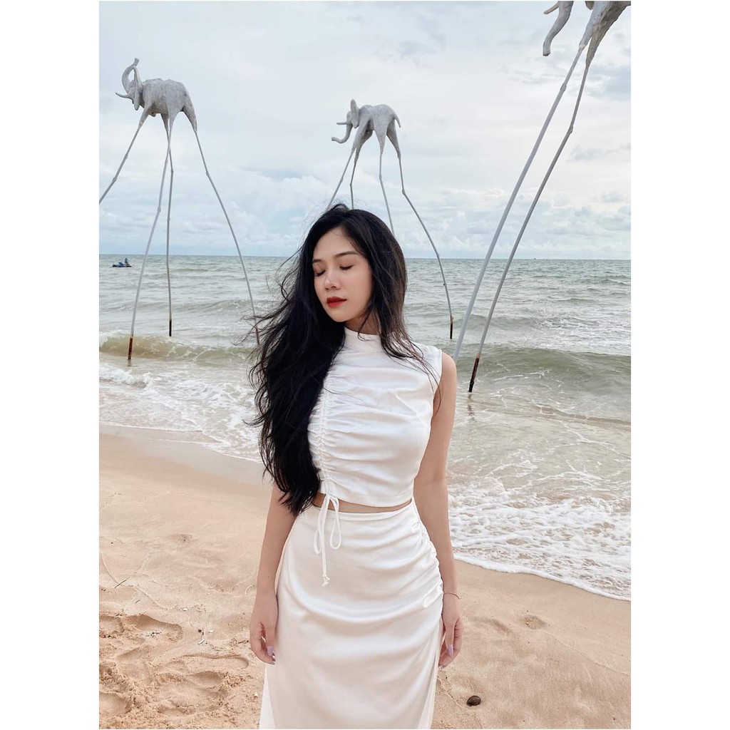 Áo croptop trắng đi biển, không tay xinh xắn