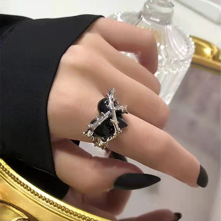 Nhẫn Bạc Thời Trang Hình Trái Tim Có Gai Dầu Phong Cách Cổ Điển Cho Nữ