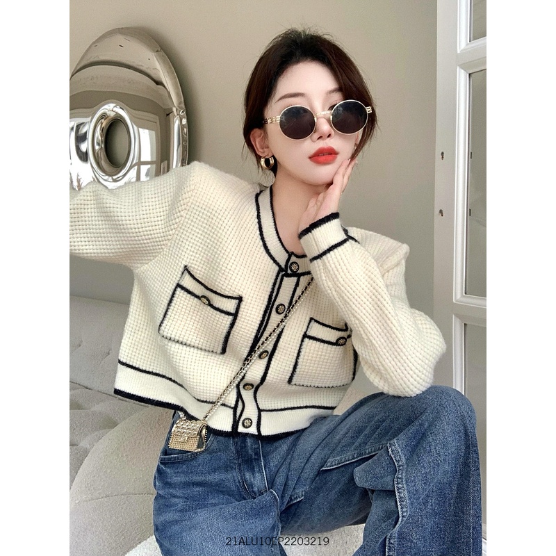 Áo len nữ tay dài gài nút khuy viền kiểu dáng ulzzang Hàn Quốc Fmstyle Saigon 21ALU11A961004