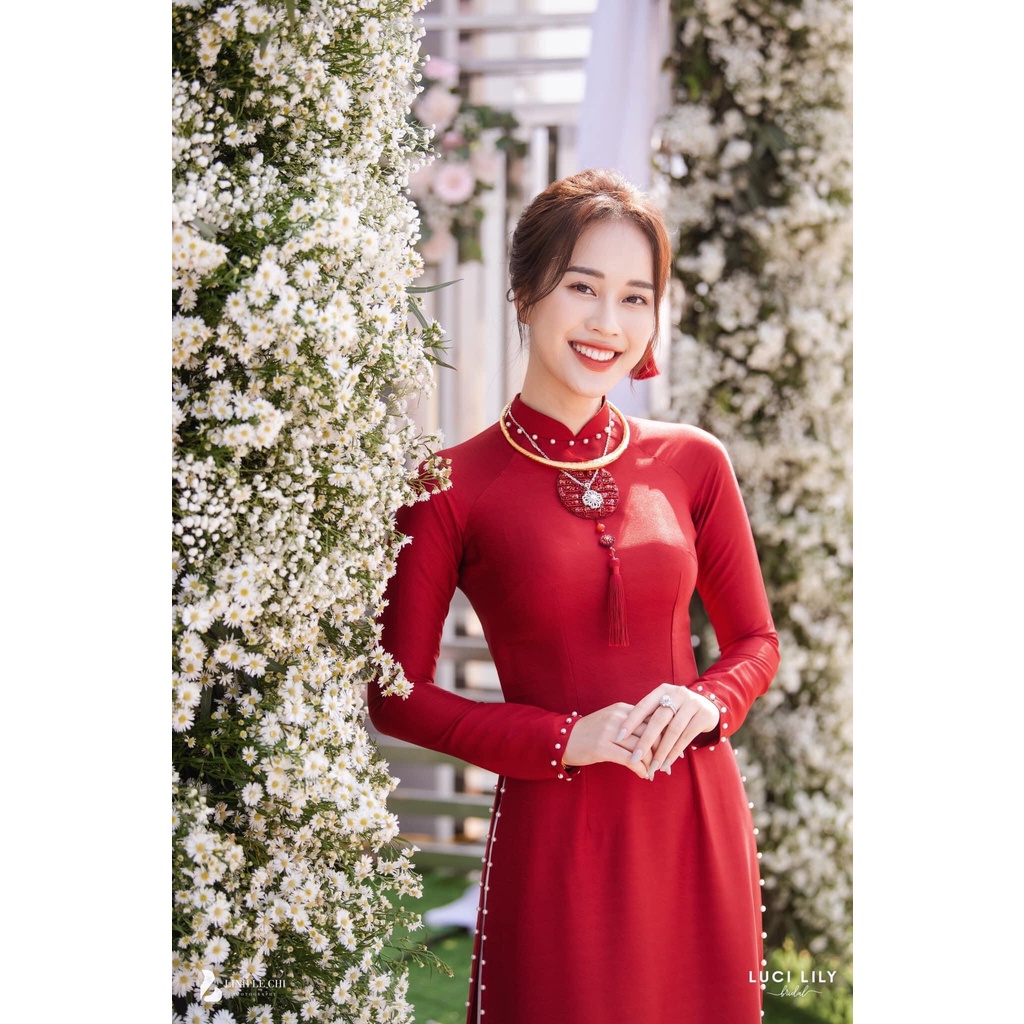 Ao Dài Cô Dâu Đỏ Lụa Vân gỗ Đỏ đính kết chữ hỉ  pha lê trước ngực. áo dài cho cho dâu mặc an hỏi