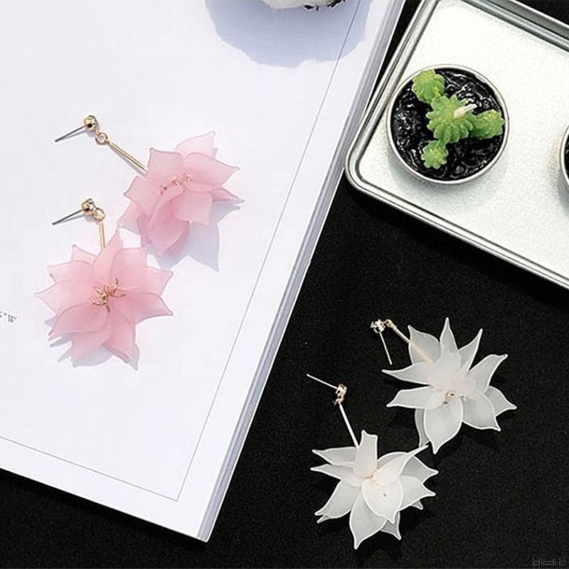 Hoa tai dáng dài + chiếc lá phong cách retro