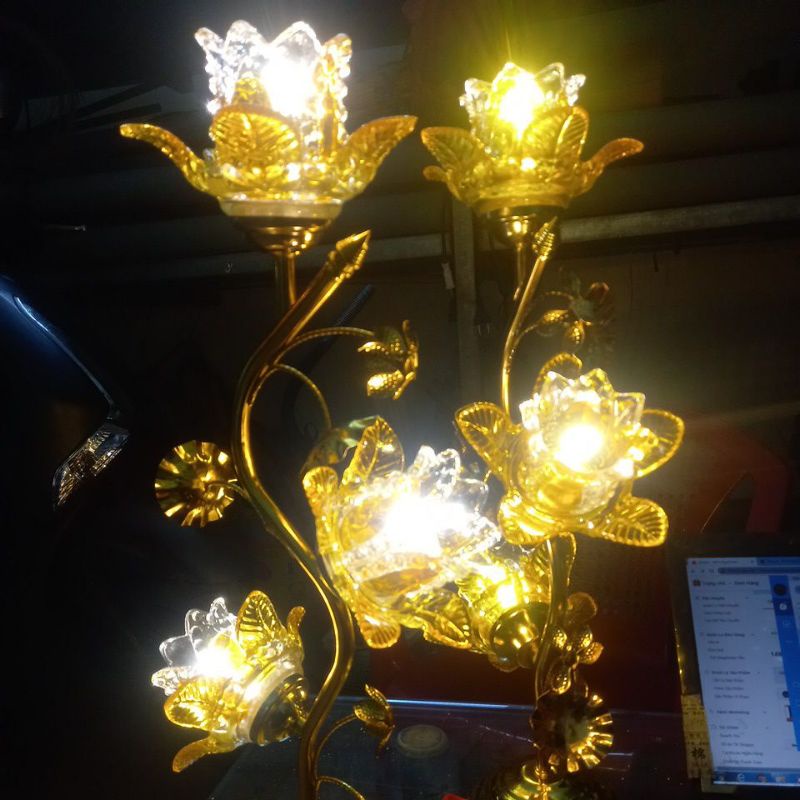 Đèn thờ 3 bông thuỷ tinh pha lê. Sử dụng bóng LED tiết kiệm điện. cao cấp