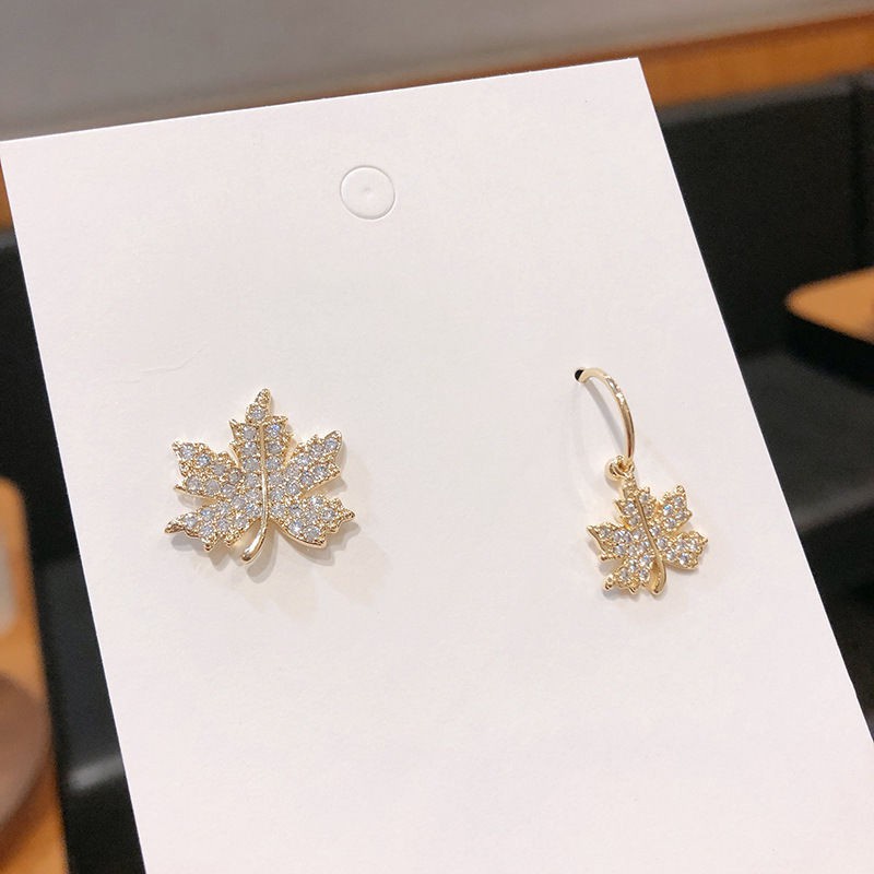 Korean Dongdaemun elegant micro inlaid zircon maple leaf stud earrings creative asymmetric S silver needle Mori earrings