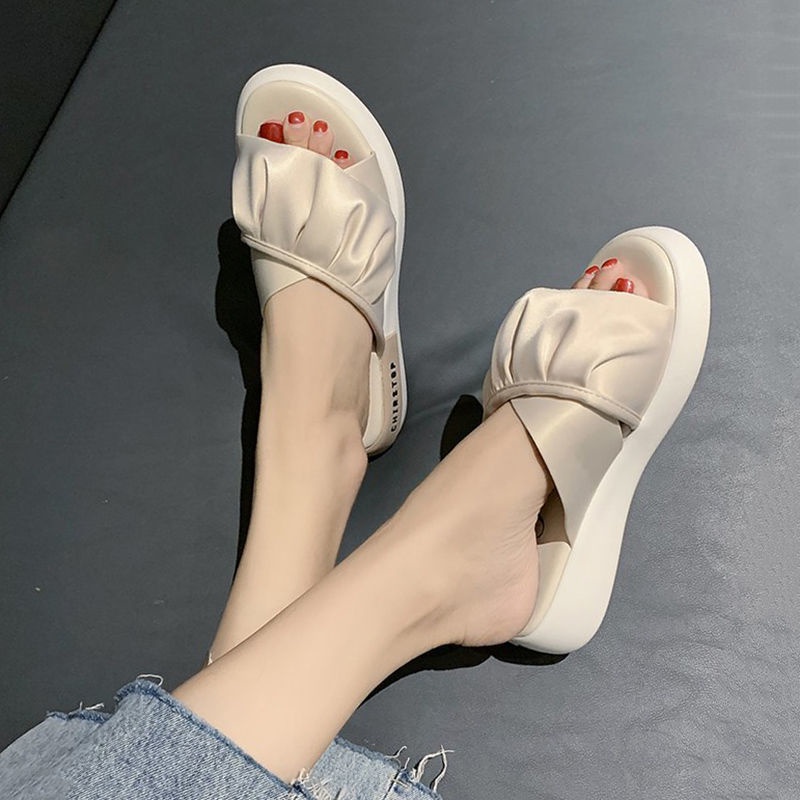 2022 Mùa hè mới Dép đi trong nhà dày thoải mái cho phụ nữ