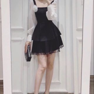 Váy cổ vuông 2 tầng 0.4
